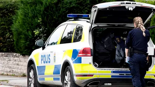 Femeie în scaun cu rotile, violată de șase migranți în Suedia. Poliția trimite întăriri în oraș după ce oamenii amenință că-și fac singur dreptate