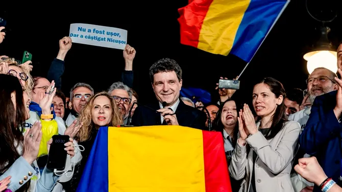 Șase senatori ai SUA salută victoria lui Nicușor Dan: „Felicitări Președintelui ales Nicușor Dan! Așteptăm cu nerăbdare să lucrăm cu dumneavoastră”