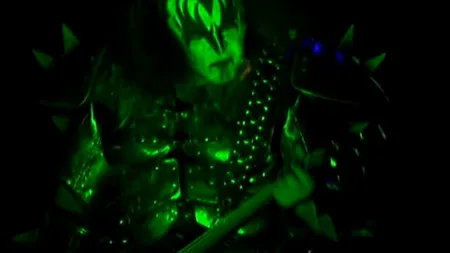 GENE SIMMONS, basistul de la KISS, acuzat de abuz sexual. O femeie îl acuză că a atins-o în PĂRȚILE INTIME