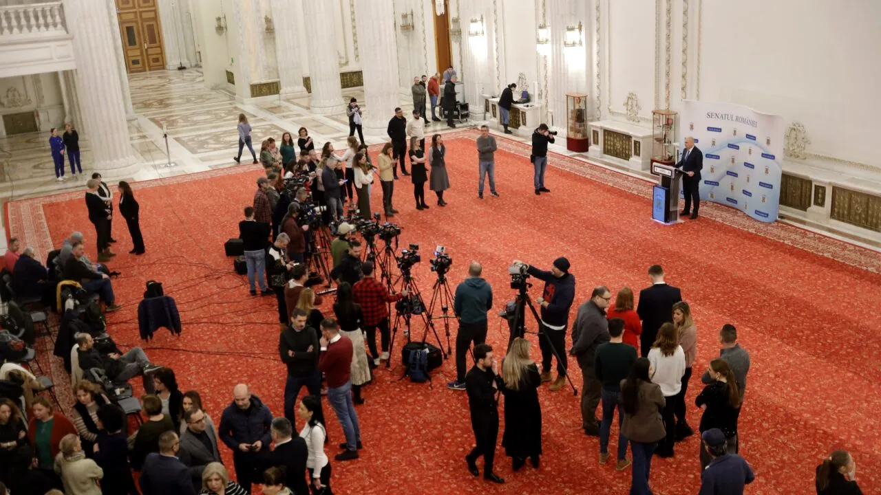 BNS sare în apărarea angajaților din Senat: „Ne exprimăm DEZACORDUL față de măsurile propuse de Ilie Bolojan”