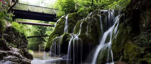 Locul unic din România unde poți admira cinci cascade. Peisajul îți taie respirația