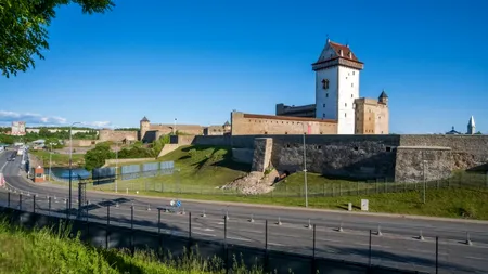 Estonia ridică porți metalice la granița cu RUSIA, între Narva și Ivangorod. Motivul invocat de autoritățile estone