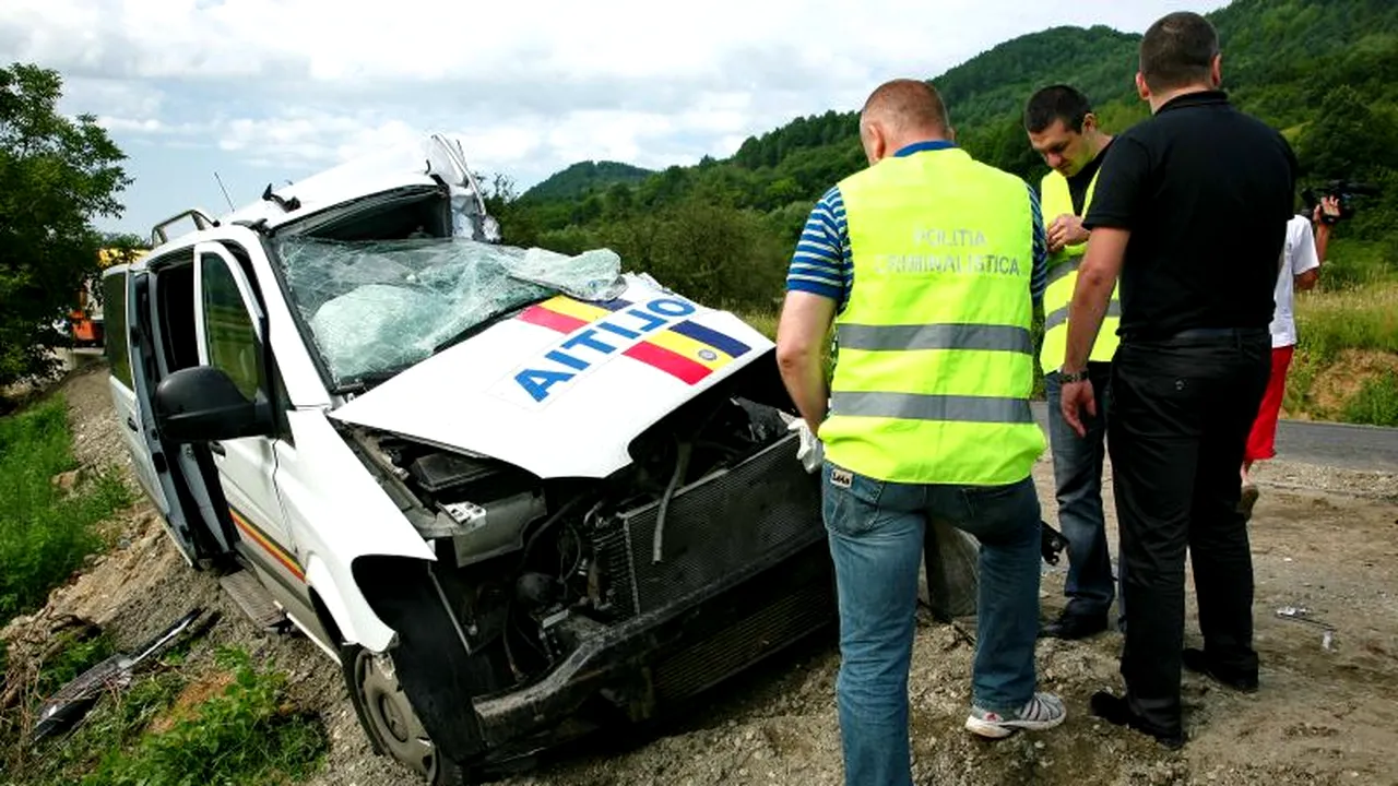 Trei polițiști au murit și un al patrulea este rănit grav, după ce s-au răsturnat cu mașina. Toți lucrau la secția 14 din București