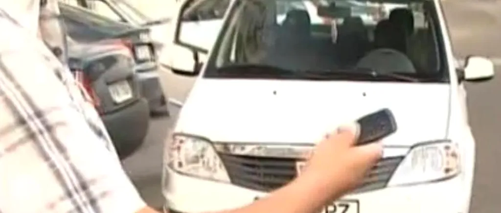 VIDEO: Metoda folosită de hoți pentru a anula sistemul de închidere la mașini