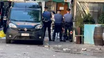 O româncă din Italia i-a mușcat pe polițiști pentru că nu au lăsat-o să fure un televizor