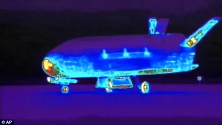 VIDEO. Cum aterizează avionul fără pilot al SUA, trimis în misiune în urmă cu 15 luni