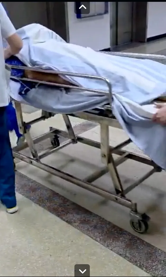 Reporterii ProSport au surprins momentul în care Mircea Lucescu a fost luat cu targa după ce a făcut infarct