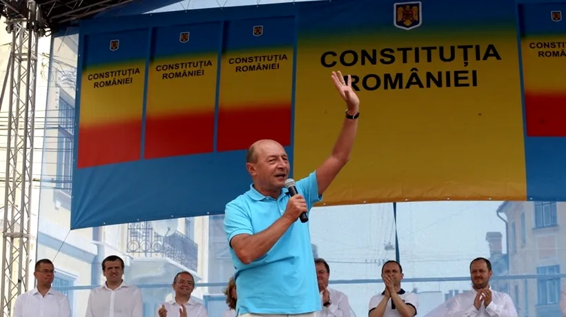 PNL: Băsescu încalcă legea folosind însemnele naționale în campanie, am sesizat BEC