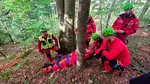 Tragedie într-o zonă greu accesibilă din Mureș. O persoană a murit, iar altor două li s-a făcut rău la aflarea veștii. Elicopter SMURD, trimis la locul accidentului