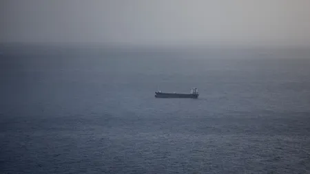 Navă din Grecia, lovită de o rachetă lansată de militanții huthi /Membri ai forțelor speciale din SUA sunt dispăruți după un raid în largul Yemenului