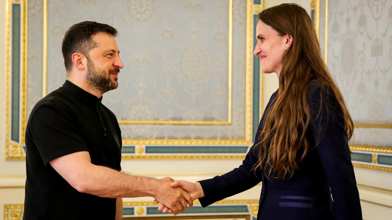 După întâlnirea cu Zelenski, Oana Țoiu a discutat și cu românii din Cernăuți: „31 august devine Ziua Limbii Române și în Ucraina”