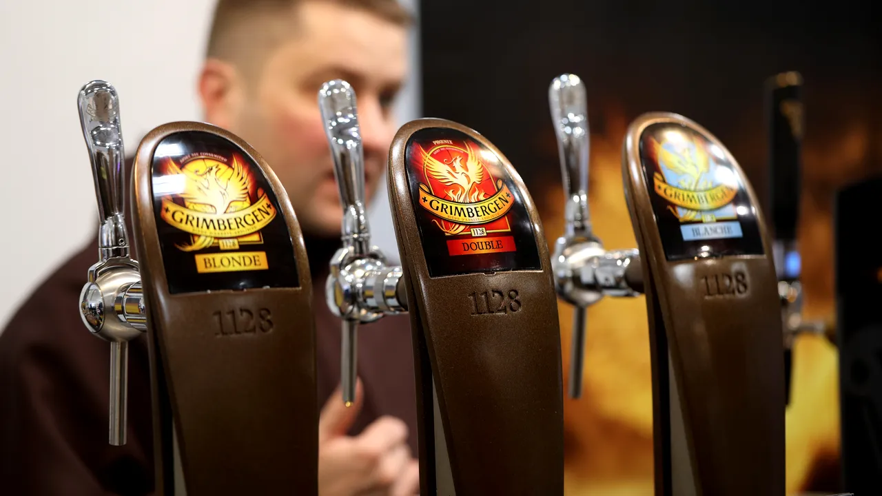 Călugări de la o abație au reluat activitatea la berăria acesteia după o pauză de 200 de ani