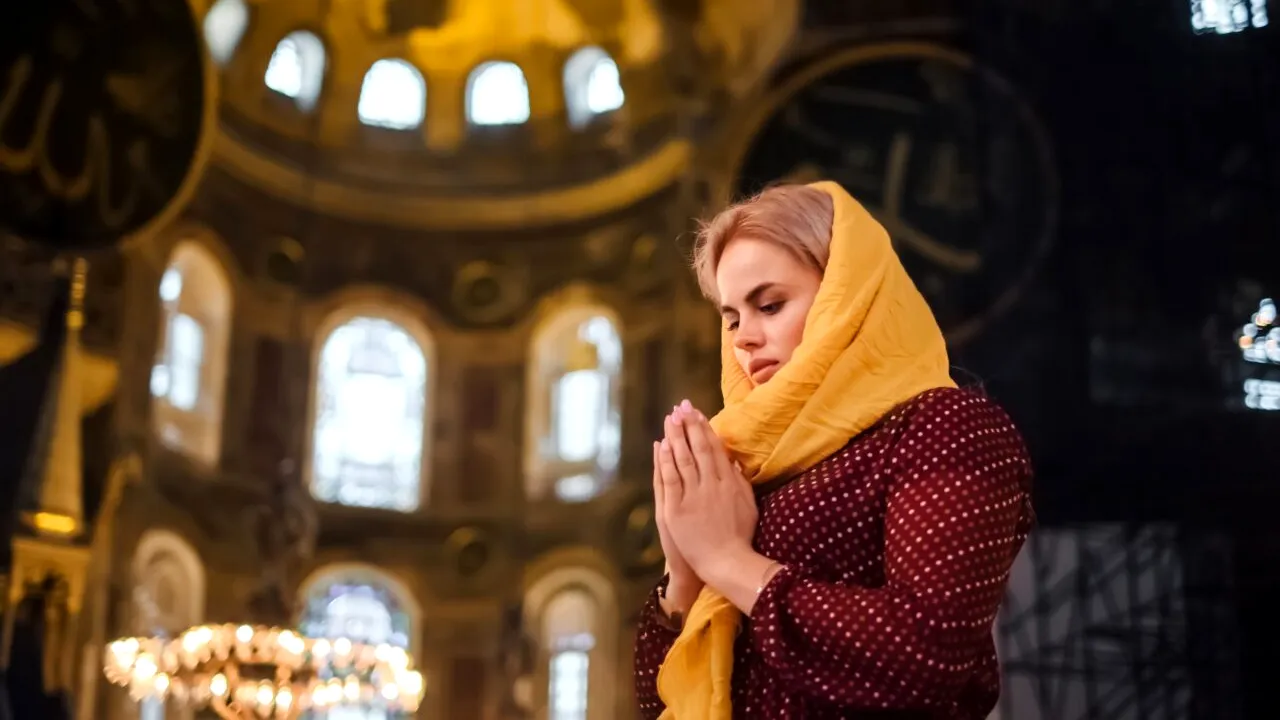 RUGĂCIUNEA pe care trebuie să o rostești în Vinerea Mare. Este foarte puternică și te ferește de necazuri