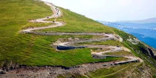 Șoseaua supranumită „noua Transalpina” din România. Puțini turiști și șoferi știu de existența ei