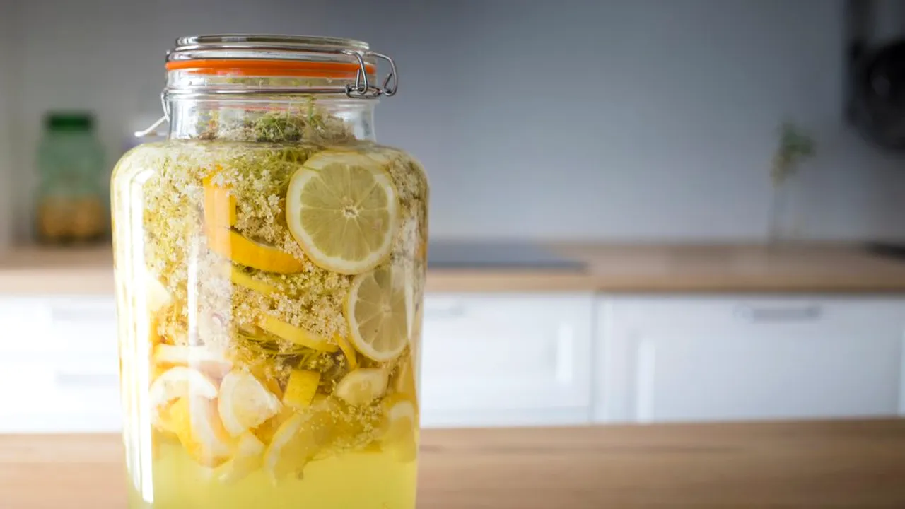 NATURAL. Rețetă de socată. Cum faci rapid și ușor băutura preferată a copilăriei