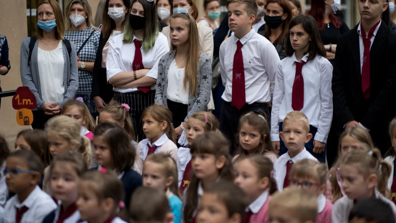 Inspectoratul București a pus la punct începerea anului școlar. În ce scenariu se încadrează Capitala și care elevi vor merge la ore din 14 septembrie!