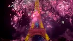 Turnul Eiffel, luminat de 1.600 de drone și artificii într-un spectacol impresionant la Paris organizat de Ziua Bastiliei