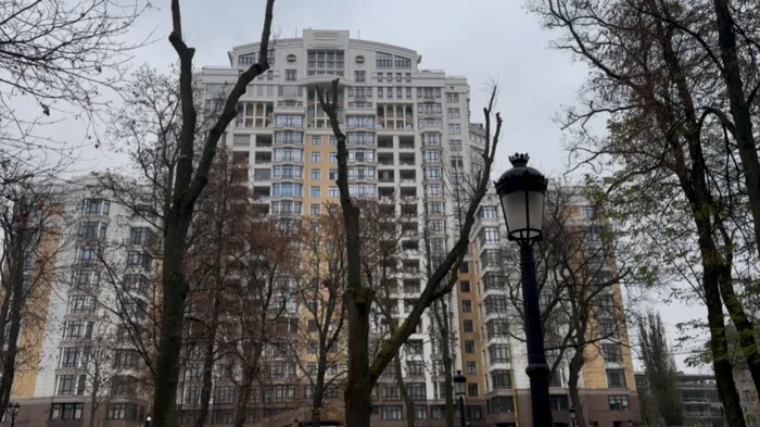 Corup&#539;ie la Kiev, &icirc;n vreme de r&#259;zboi. &Icirc;n scandalul &bdquo;ENERGOATOM&rdquo;, apropia&#539;ii lui Zelenski &#537;i-au tras &bdquo;partea leului&rdquo; &ndash; peste 100 de milioane dolari. Cum func&#539;iona schema coordonat&#259; de Timur Mindich, veriga de leg&#259;tur&#259; &icirc;ntre pre&#537;edintele ucrainean &#537;i oligarhul Kolomoiski, finan&#539;atorul campaniei preziden&#539;iale