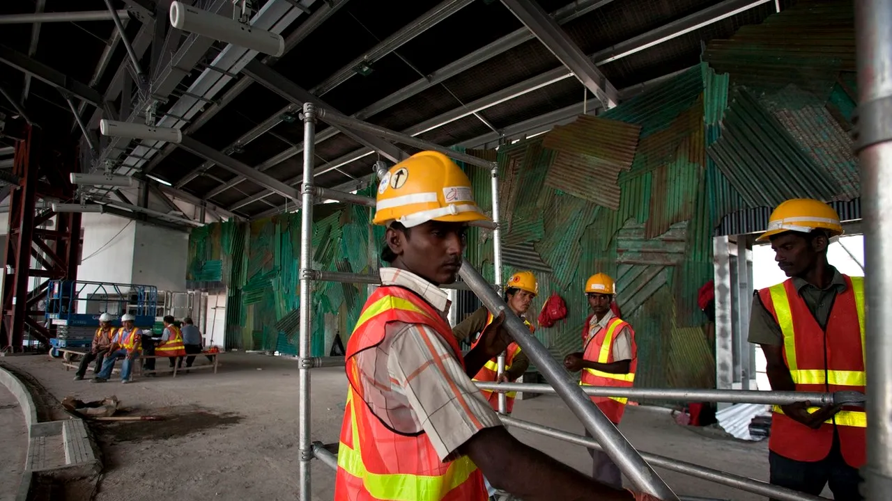 Se SCHIMBĂ regulile importului de personal străin în România