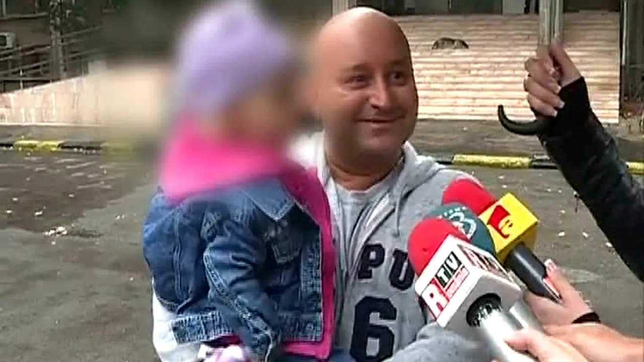 Prima zi de creșă pentru fetița aruncată din taxi de mama ei