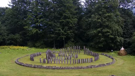 PIETRELE cetății romane Sarmizegetusa au devenit jgheab pentru vite sau decorațiuni în curțile localnicilor