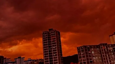 Imagini apocaliptice în Venezuela. Cerul s-a colorat în roșu deasupra Caracasului. Explicația științifică a fenomenului care a stârnit panică