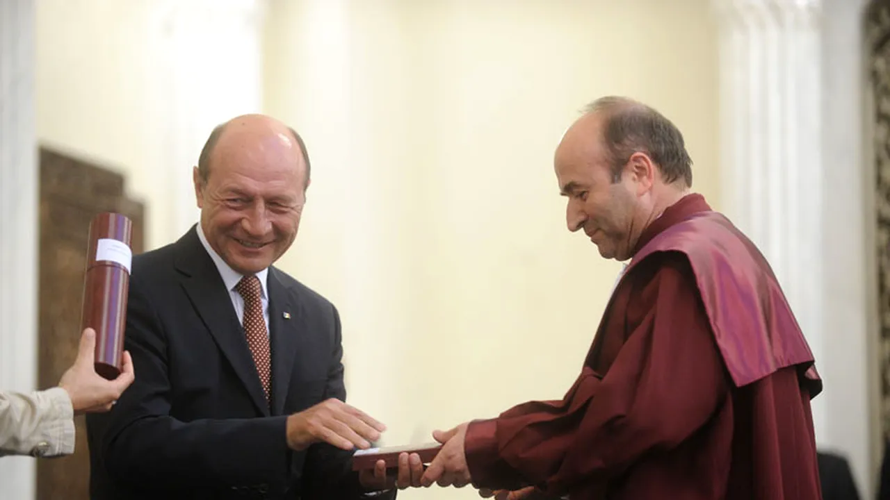 BĂTAIE CA-N CURTEA CONSTITUȚIONALĂ. Judecătorul CCR Tudorel Toader cere convocarea urgentă a plenului Curții: 