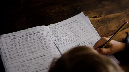 EDUCAȚIE. Patru asociații de elevi din țară depun plângere la CNCD. Președinte AEC: ”Dreptul la educație să fie asigurat de părinți?”