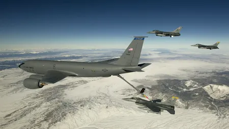 Echipajul avionului de realimentare al SUA care s-a prăbușit în Irak nu ar fi avut parașute pentru a economisi bani și spațiu