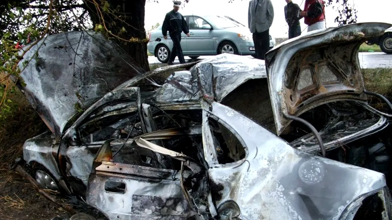 Trei persoane au murit după ce mașina în care erau s-a izbit de un copac, în Harghita