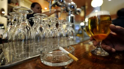 Guvernul de la Madrid crește accizele pe tutun și pe alcool. Ce excepții face