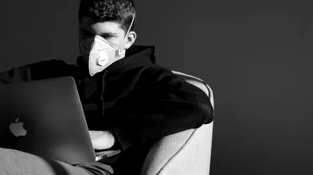 Experții în sănătate, îndemn către oameni: „Purtați mască și în casă!” În ce situații ar trebui respectată măsura