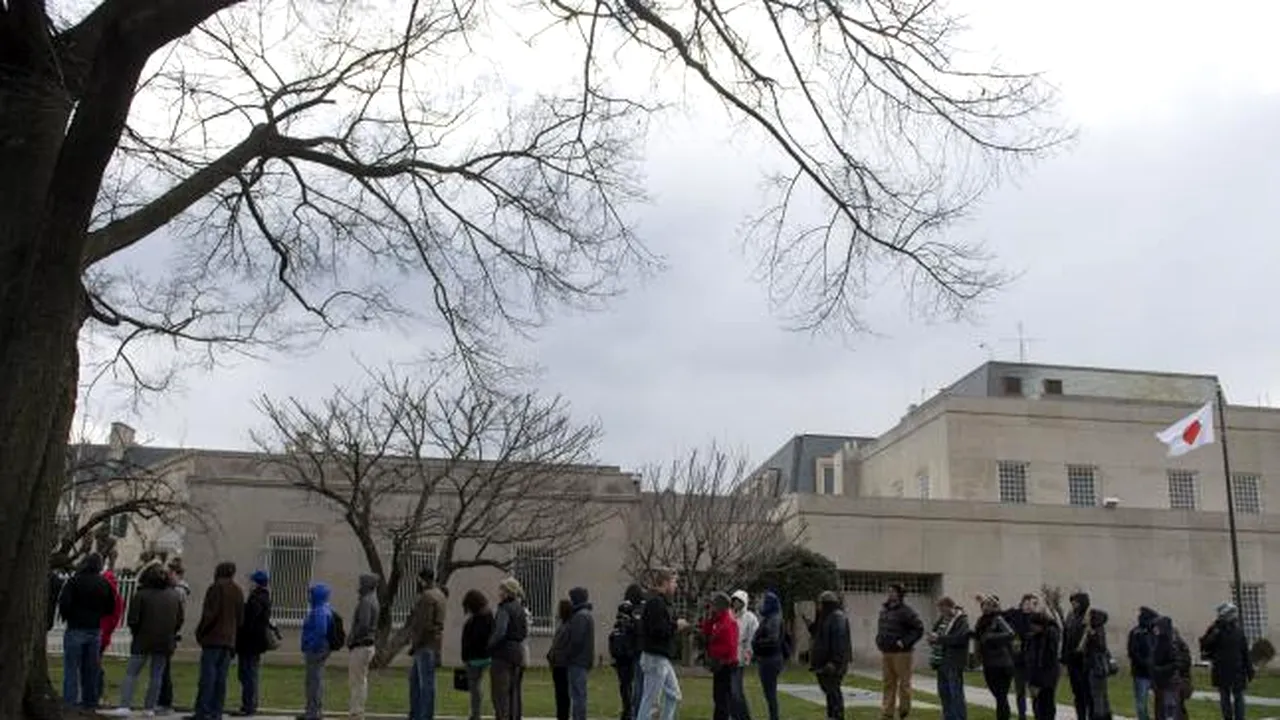 De ce s-au strâns la coadă peste 3.500 de americani, la Washington