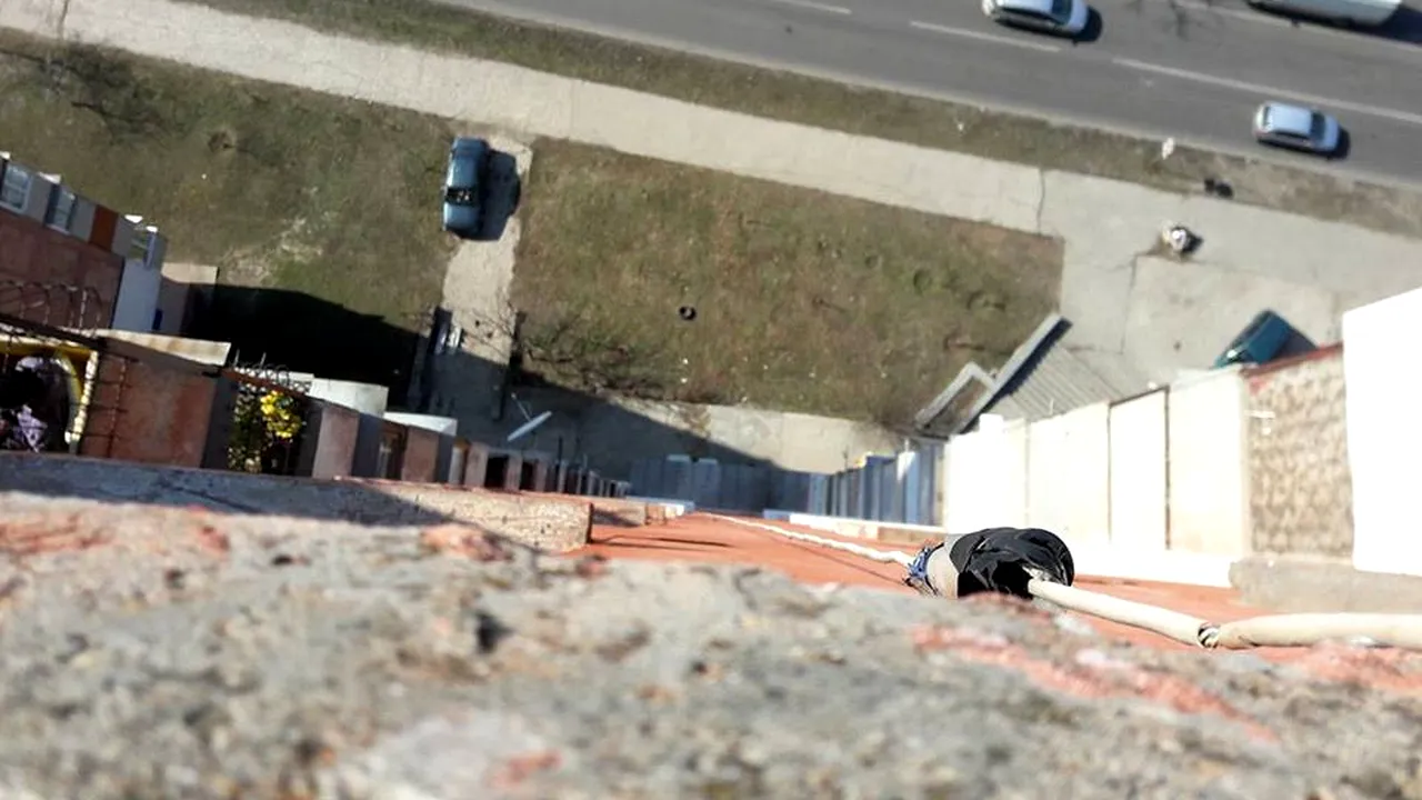 Tragedie la Chișinău: Doi adolescenți s-au aruncat de pe o clădire cu 18 etaje ținându-se de mână