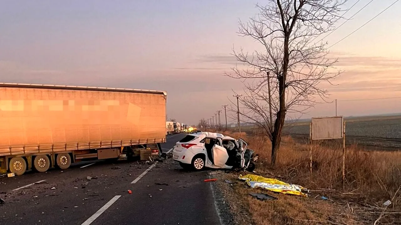 Grav accident în Ialomița: Trei oameni au MURIT pe loc, după ce o mașină a intrat într-un camion / Trafic blocat între Buzău și București