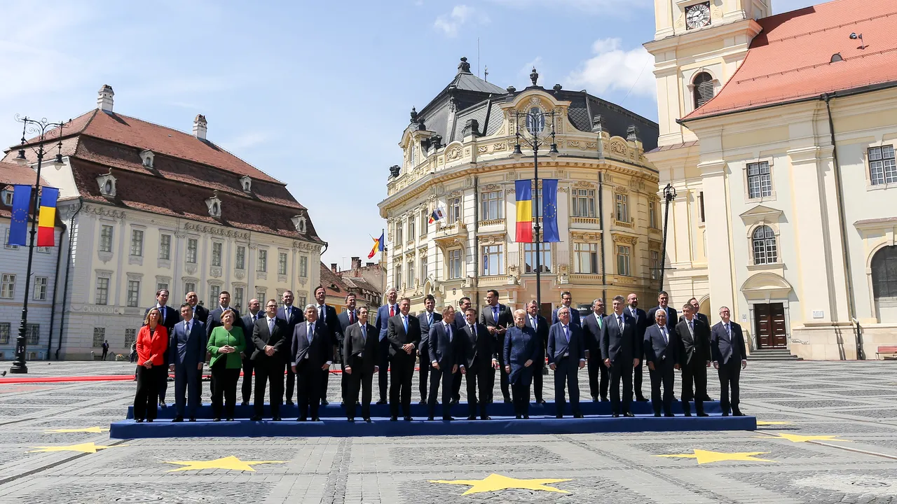 Summitul UE de la Sibiu. Macron contestă actualul sistem prin care este desemnat președintele CE/ Sebastian Kurz: Ar fi necesar un nou tratat/ Tusk: Nu există Europa fără stat de drept - FOTO, VIDEO