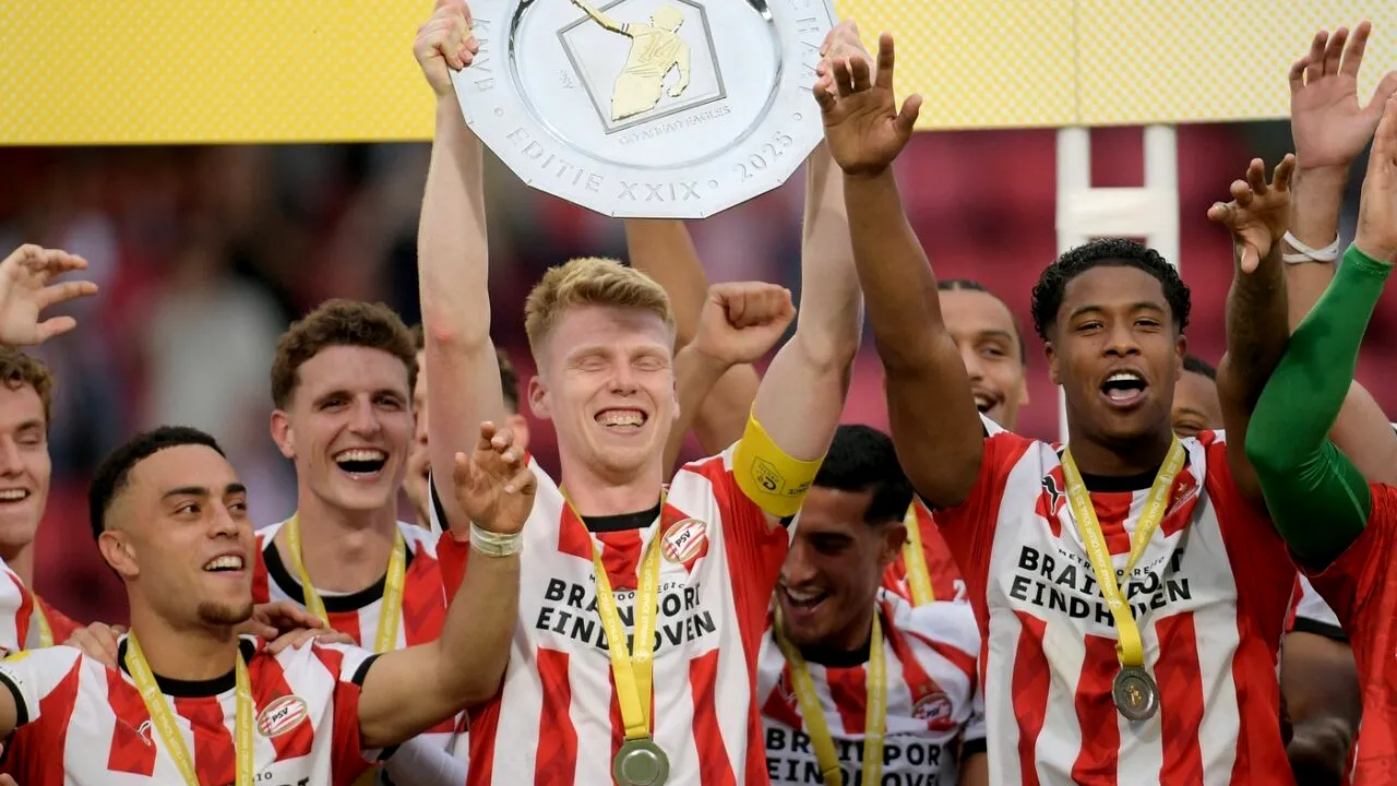PSV ridică Supercupa Olandei după un MECI dramatic în fața lui Go Ahead Eagles