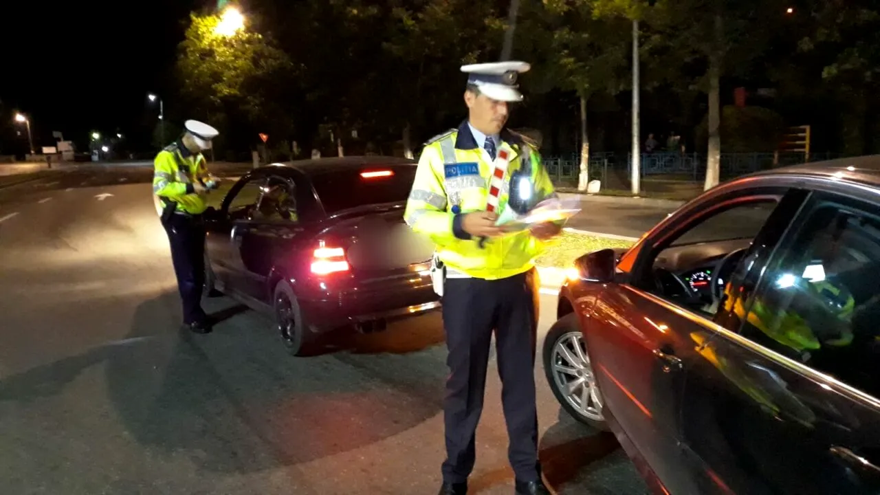 VRANCEA. Doi șoferi beți și fără permis de conducere au condus aceeași mașină neînmatriculată