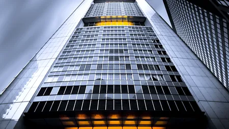 Motivul pentru care una dintre cele mai mari bănci din Europa vrea să concedieze aproape 10.000 de oameni