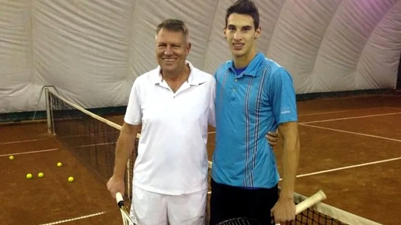 Klaus Iohannis a jucat tenis la Sibiu, în prima zi după ce a fost ales președinte. Cui i-a adresat replica: ''Victor, ai văzut că se poate!''