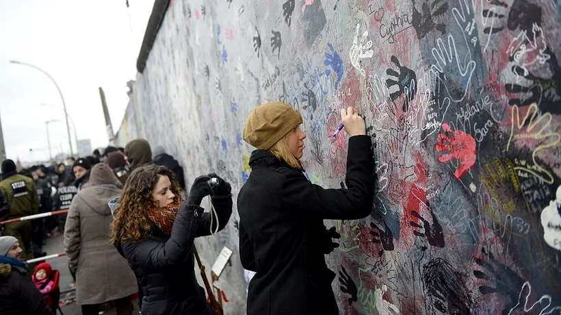 O bucată din Zidul Berlinului, înlăturată pentru a face loc unui proiect imobiliar controversat