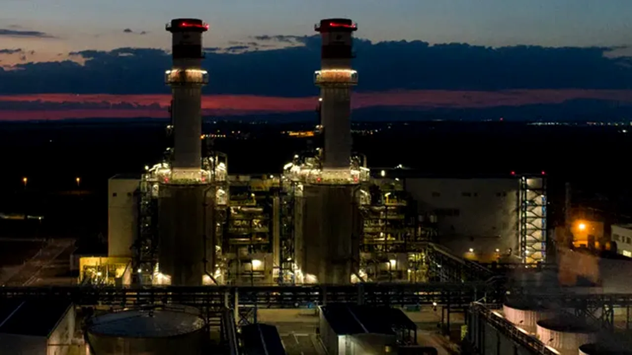 Criza apei din Prahova și Dâmbovița lovește în producția României: Centrala electrică Petrom de la Brazi s-a oprit. Asigură 10% din energia țării