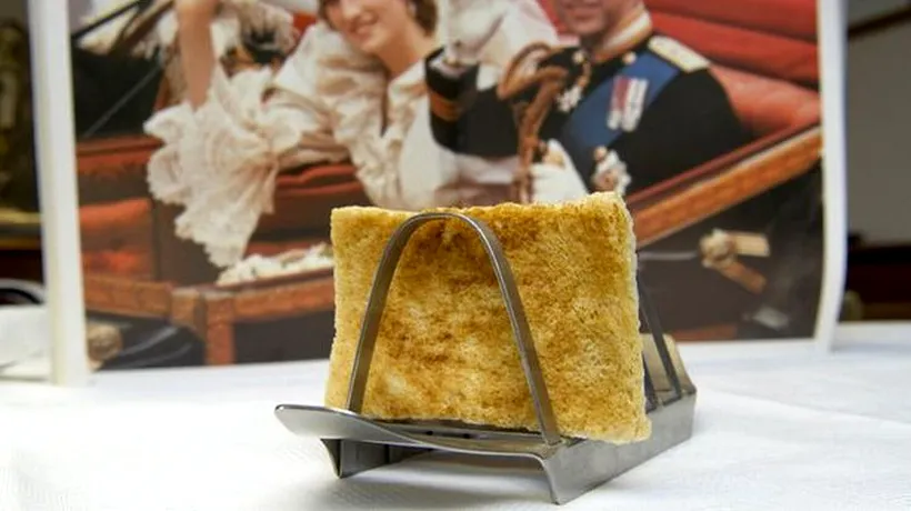 O felie de pâine prăjită de la nunta prințului Charles cu Diana, vândută la licitație