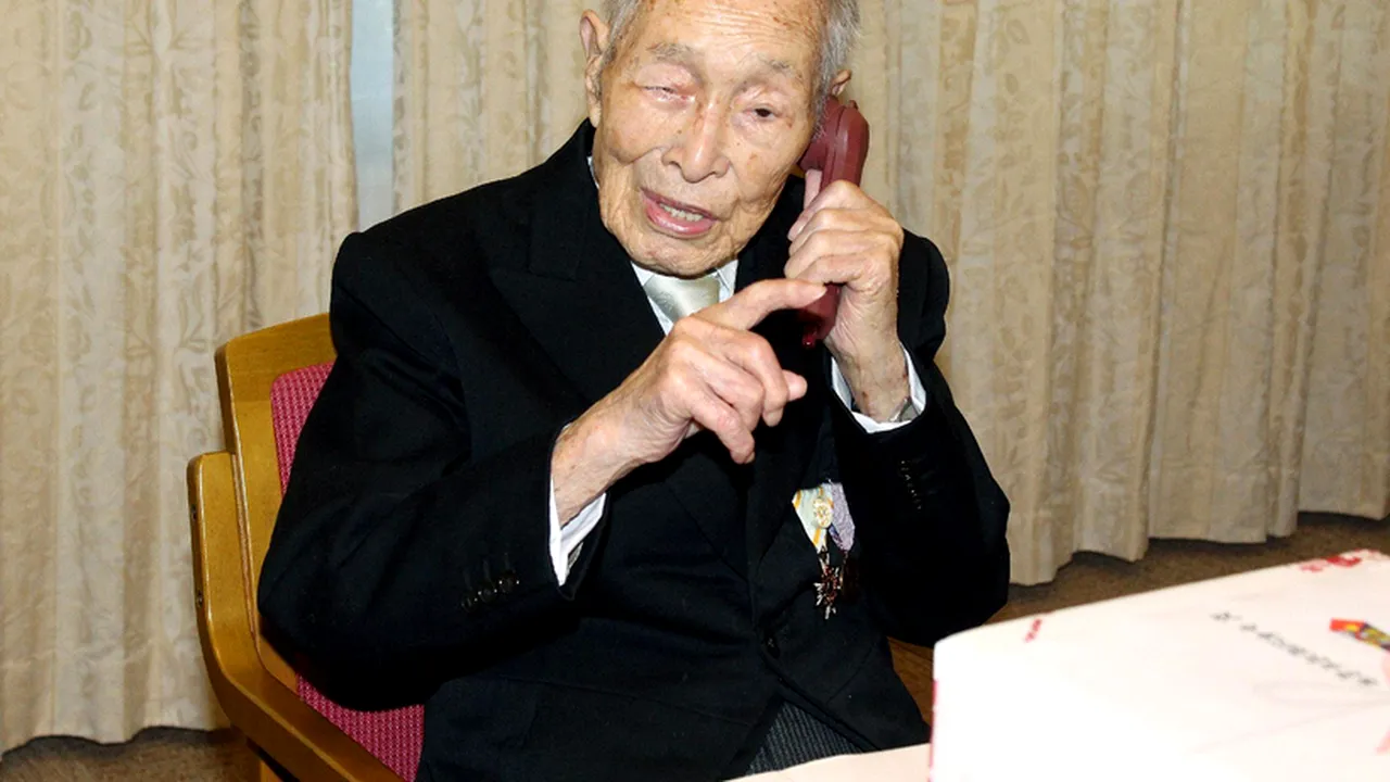 El este cel mai în vârstă bărbat din lume. Câți ani are