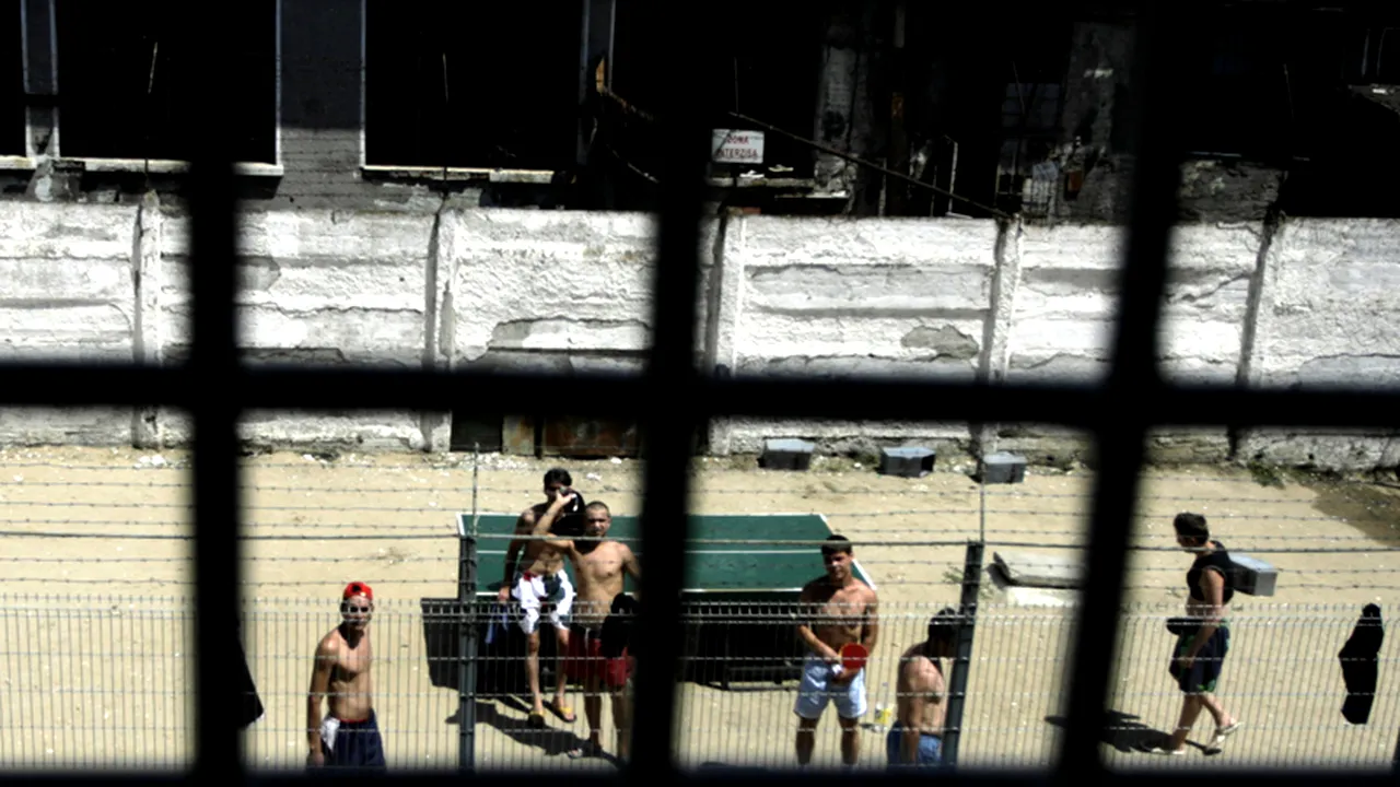 Universitățile vor o lege ca să poată evalua lucrările pușcăriașilor