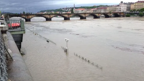 FOTO: Praga sub ape. „Orașul de aur, inundat de apele râului Vltava