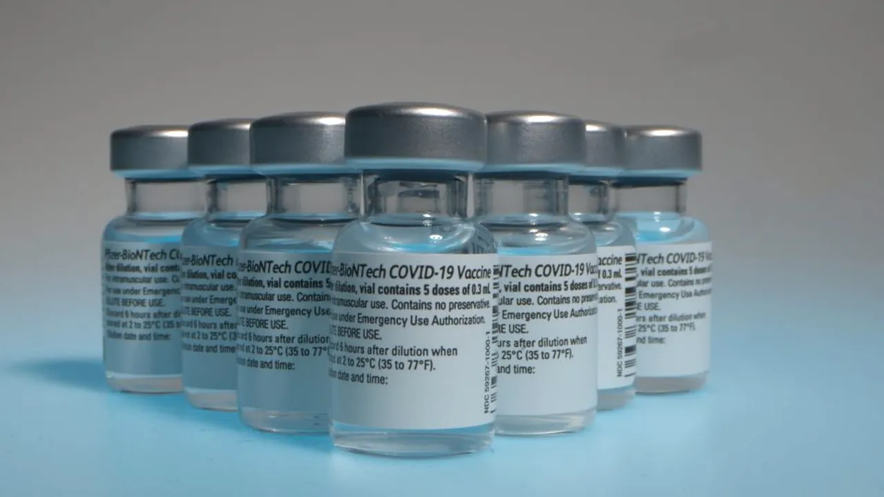 Câte doze de vaccin anti-COVID-19 au fost irosite în România de la începutul campaniei de vaccinare / Clujul, primul în top!