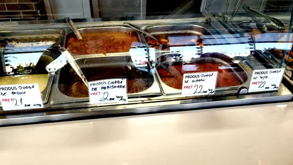 Găselnița comercianților de pe litoral. Prețuri afișate la SUTA de grame: „Nu vă convine? Stați acasă!”. Turiștii reacționează: „E jecmăneală pe față”