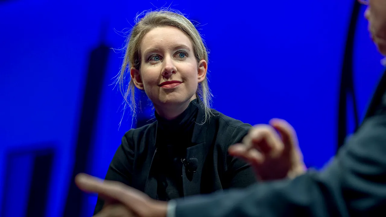Elizabeth Holmes, considerată „noul Steve Jobs”, condamnată la 11 ani de închisoare pentru fraudă