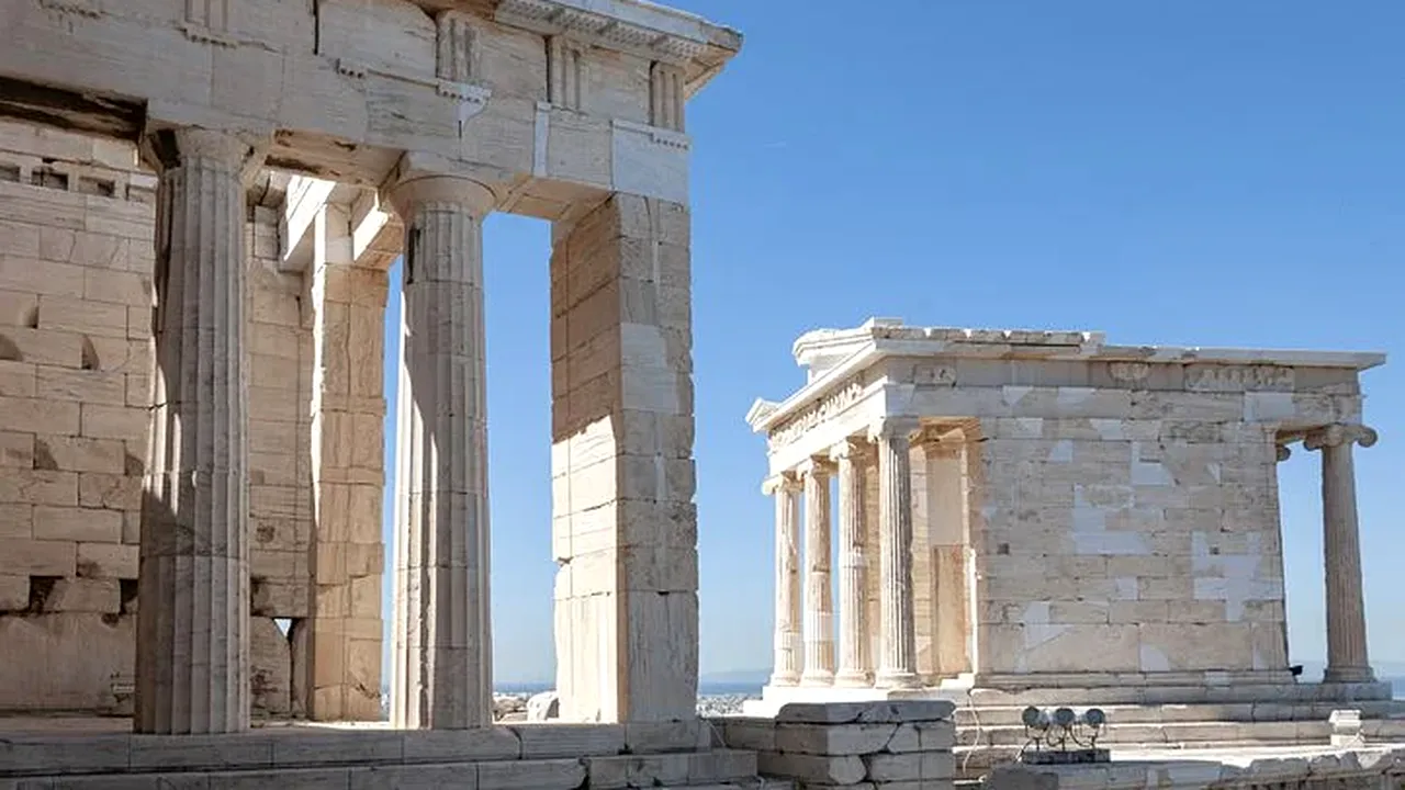 Restricții dure în Grecia, de sărbători: Festivități publice anulate, mască sanitară peste tot și amendă pentru nevaccinați